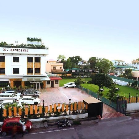 Hotel Mj Residency Dehradun Bagian luar foto