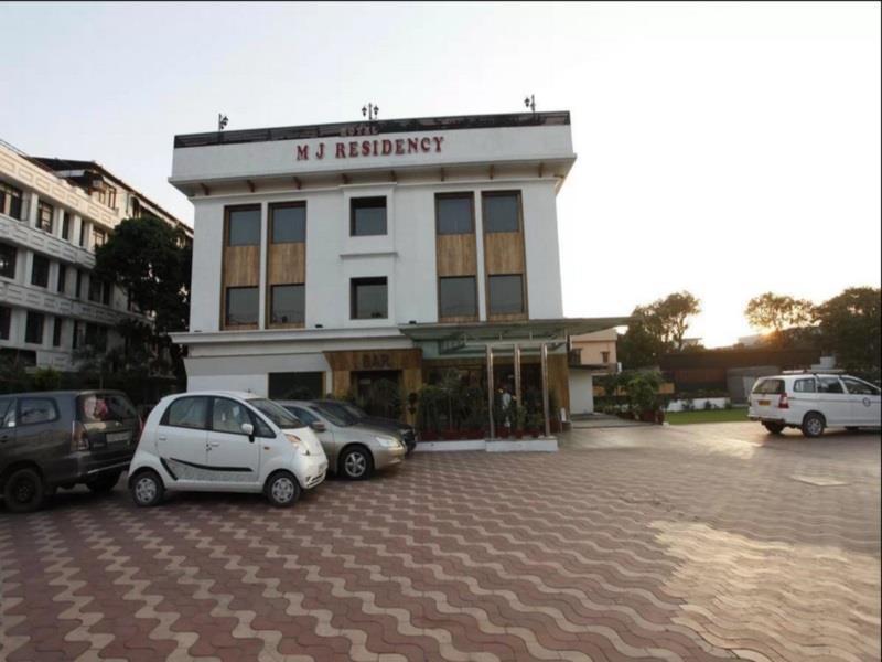 Hotel Mj Residency Dehradun Bagian luar foto